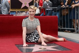 scarlett johansson star 2